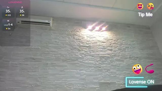 Jelly_Bee from StripChat