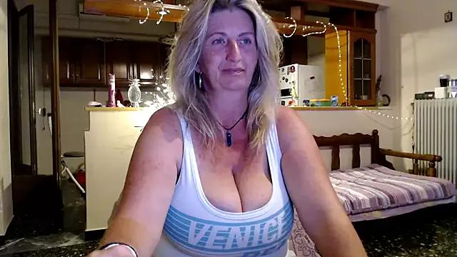 JennaDeluxe from StripChat
