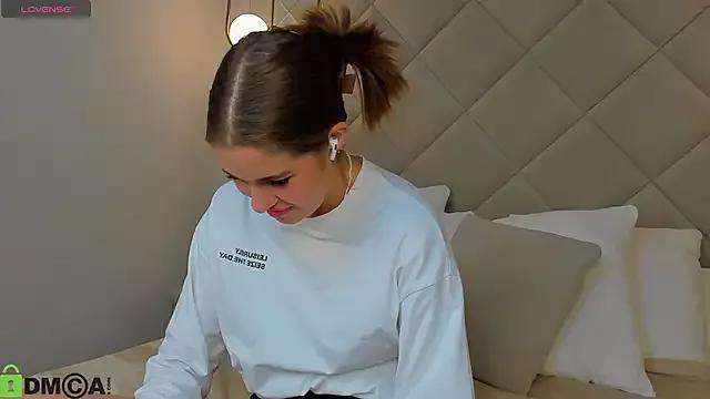 Jennifer_Wadee from StripChat