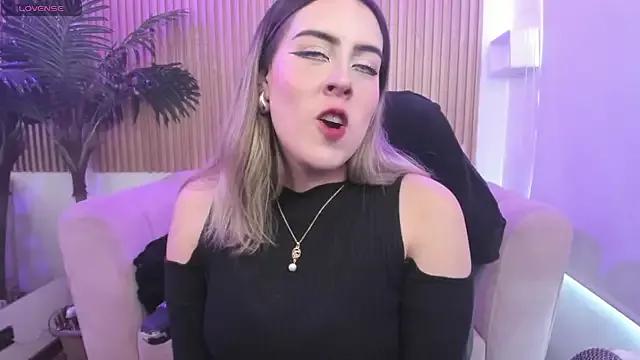 Jenny_Wolridge_ from StripChat is Freechat