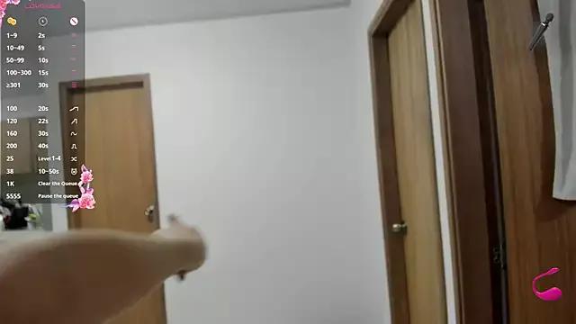 jessyegoldenn from StripChat