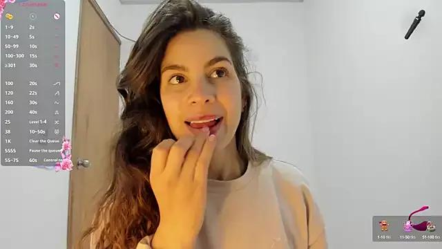 jessyegoldenn from StripChat