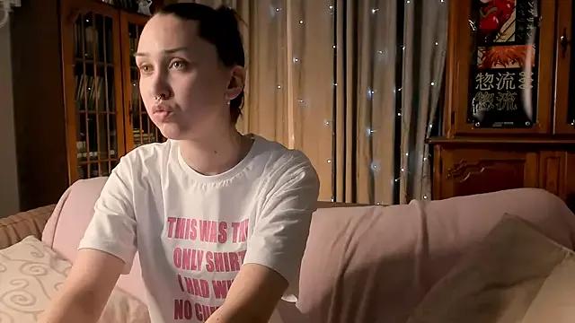 JoanDowey from StripChat is Freechat