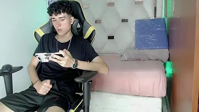johnny_cagee from StripChat is Freechat