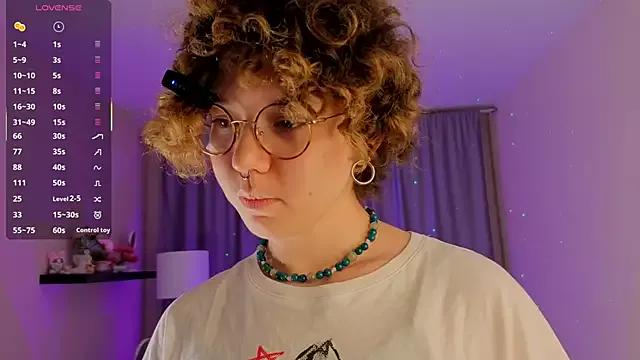 JoiHannaman from StripChat is Freechat