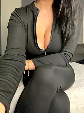 Joliie_coquiine webcams show profile image 