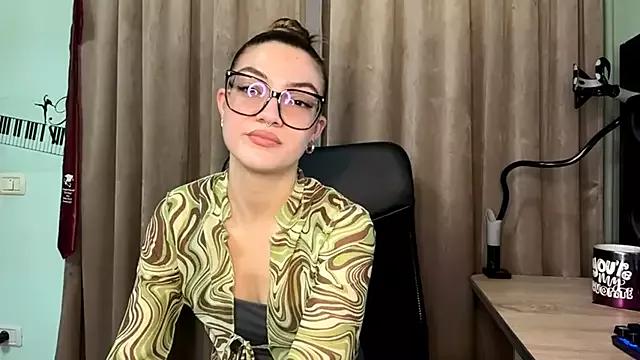 JolineSchee from StripChat is Freechat