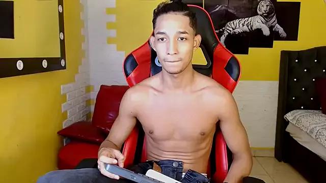 jose_sexycumm from StripChat is Freechat