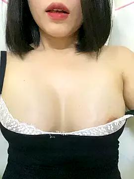 Josephine_Josephine from StripChat is Freechat