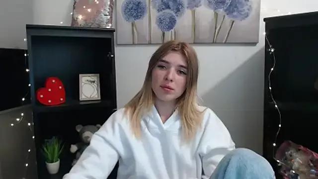 JuiceLips__ from StripChat is Freechat