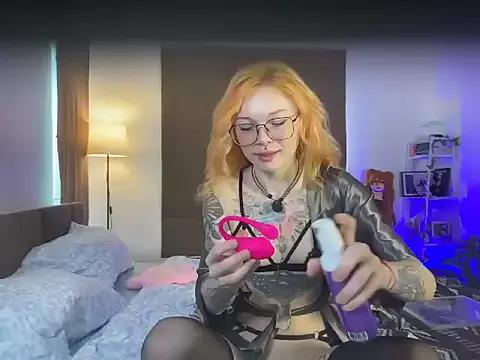 juicyshow_ from StripChat is Freechat