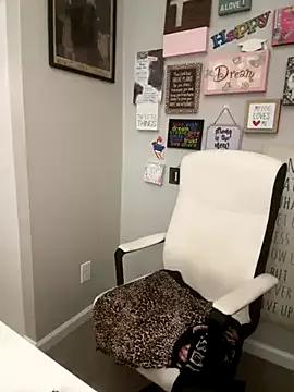 Juicystorm from StripChat is Freechat