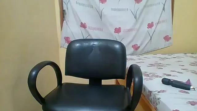 JuicyVixen_ from StripChat is Freechat