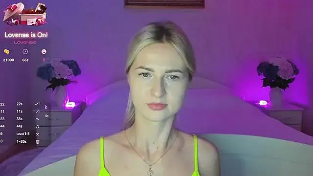 Julie_Blaze from StripChat is Freechat