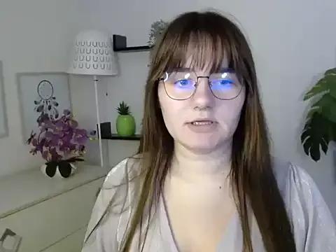 Julie_Diamond from StripChat is Freechat