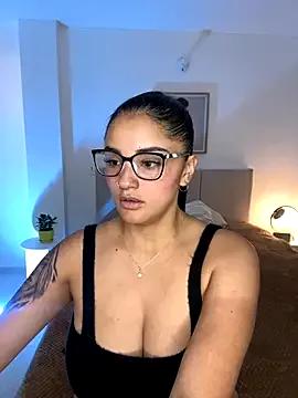 Julieta92_ from StripChat is Freechat