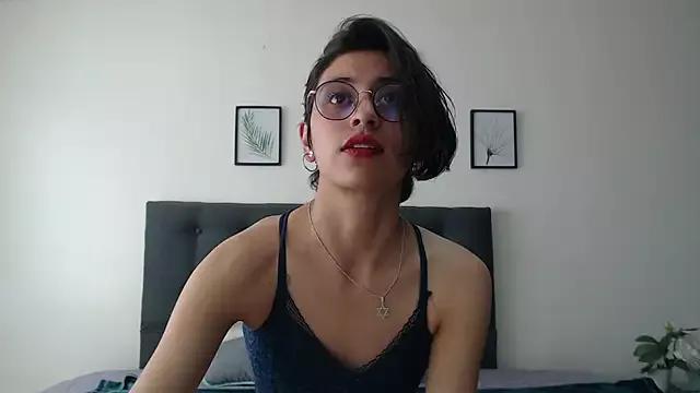 julieth_garcia_1 on StripChat