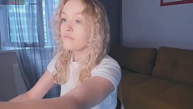 Julliakoill from StripChat is Freechat