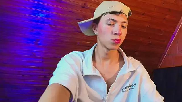 Justyn_Ross from StripChat is Freechat