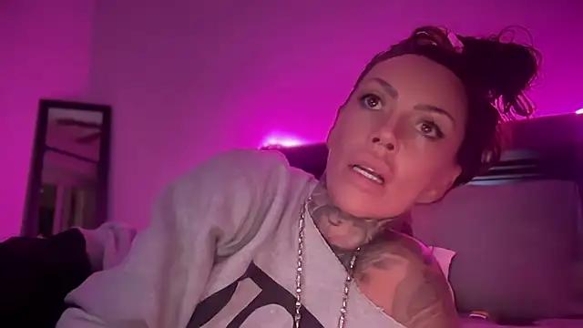 KadaLove69 from StripChat