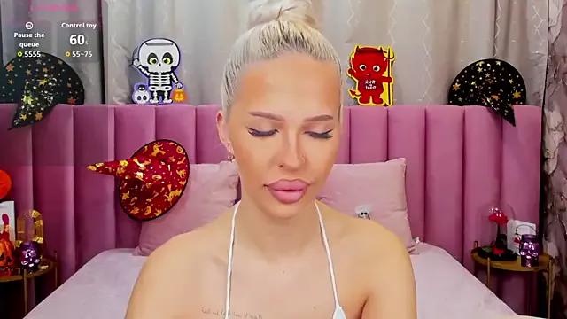 KailaCrystall from StripChat is Freechat