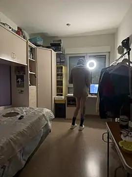 Kamaleonix from StripChat