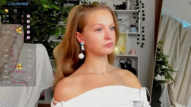 Kara_smalltits from StripChat is Freechat