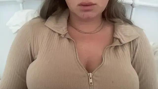 KaraLeee from StripChat