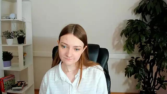 KarenGreen from StripChat is Freechat