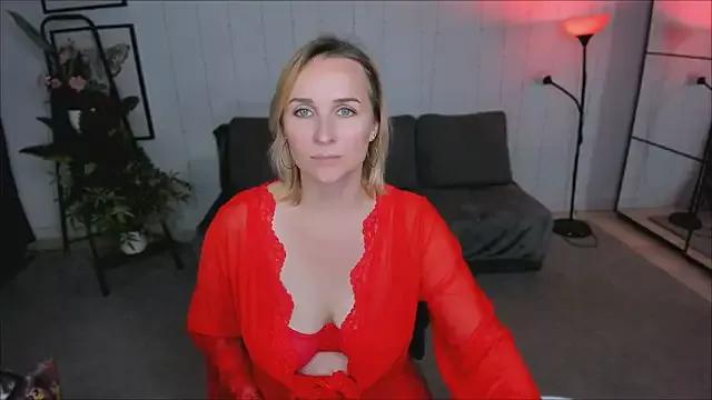 Karinella_x from StripChat is Freechat