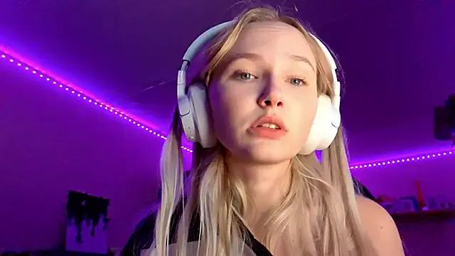 KarinRobertson from StripChat is Freechat