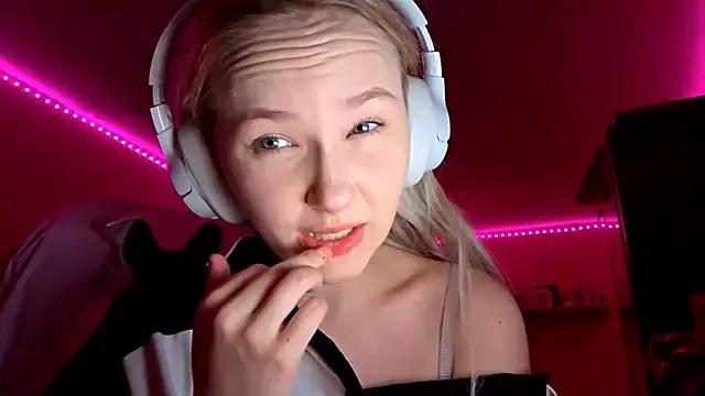 KarinRobertson from StripChat is Freechat