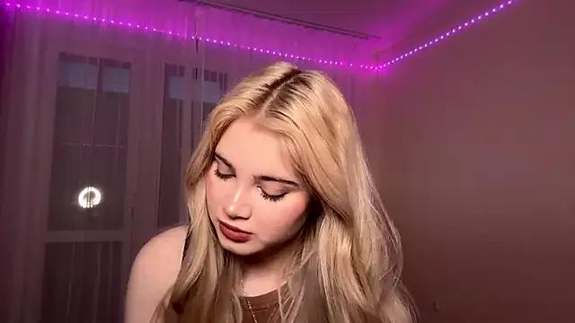 KarissaBoisse from StripChat is Freechat