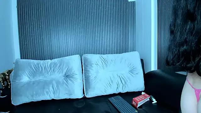 Karol_Yanil from StripChat is Freechat