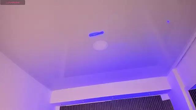 Karol_Yanil from StripChat is Freechat