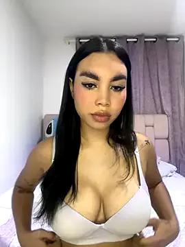 karolaalcendra on StripChat