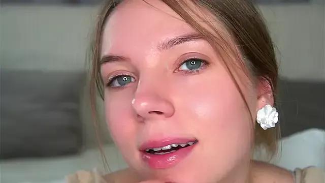 KarriBrownd from StripChat is Freechat