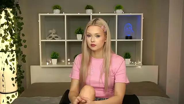 KaryTasch from StripChat is Freechat