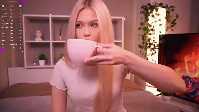 KaryTasch from StripChat is Freechat