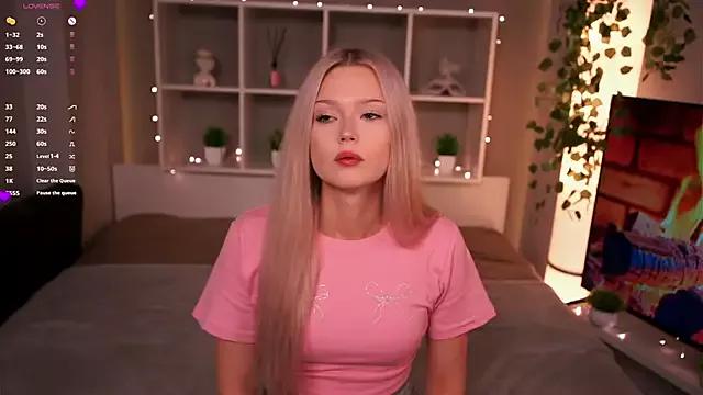 KaryTasch from StripChat is Freechat