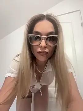 Photos of KaseyQuinn_ from StripChat is Freechat