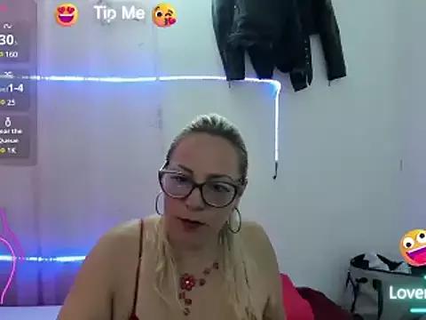kassandra82 from StripChat