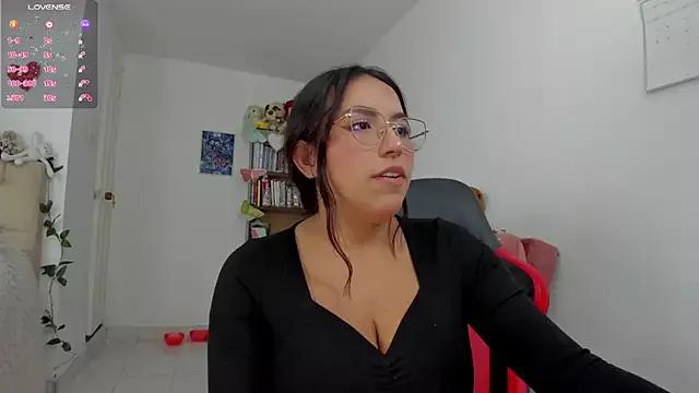 Katie_bell from StripChat is Freechat