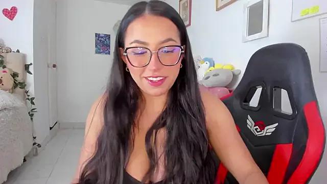 Katie_bell from StripChat is Freechat