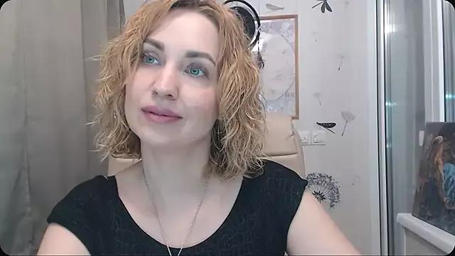 KatrinAlluring from StripChat is Freechat