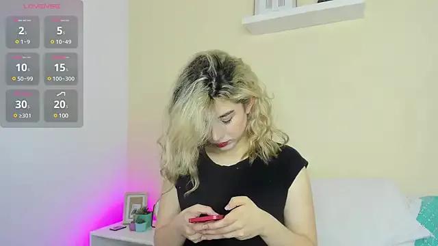 Katty__Rousse from StripChat