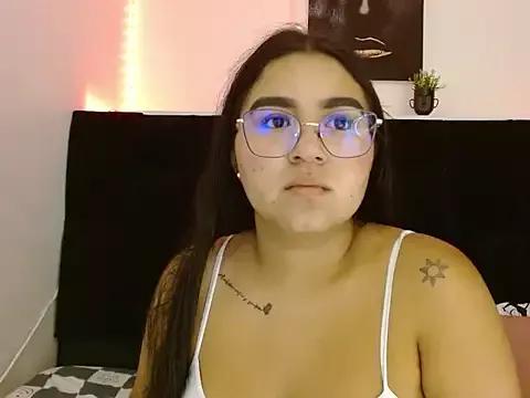 Kattyevanss from StripChat is Freechat