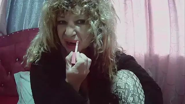 Kattymary from StripChat is Freechat