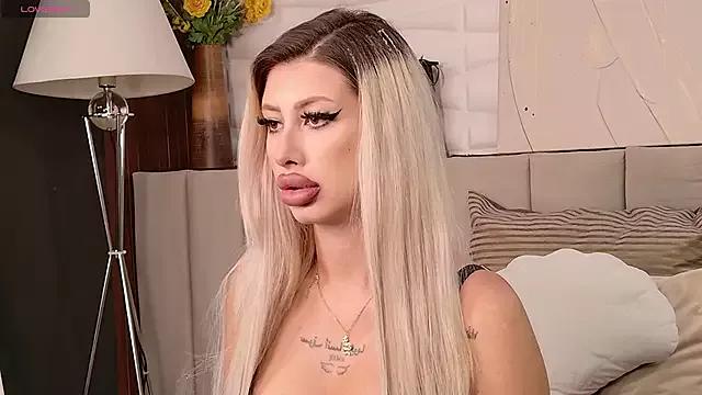 KayaHills from StripChat