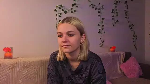 KelleDomin from StripChat is Freechat